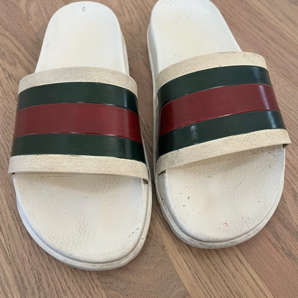 Gucci Men’s Slides | Mem’s Sandals | White w/Green and Red Stripes | Sz. 11